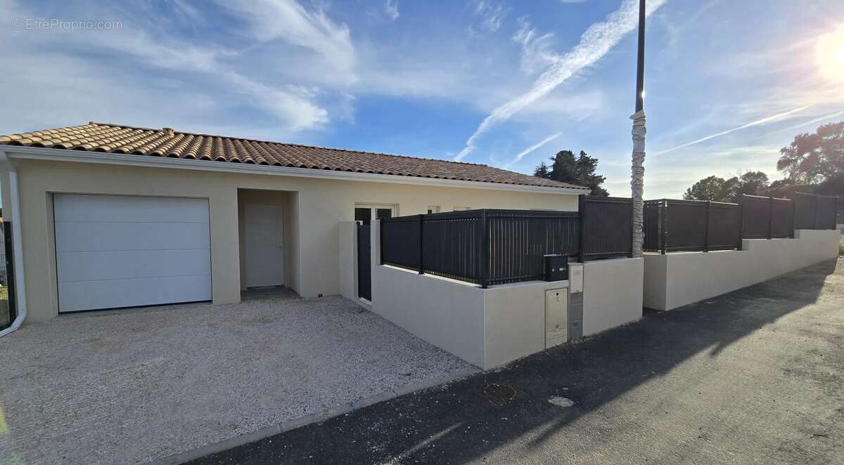 Maison à POUZOLLES