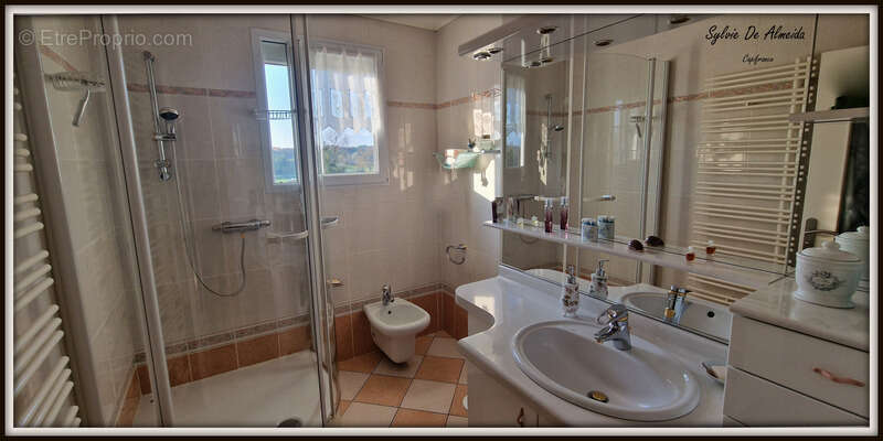 Maison à BAGE-LA-VILLE