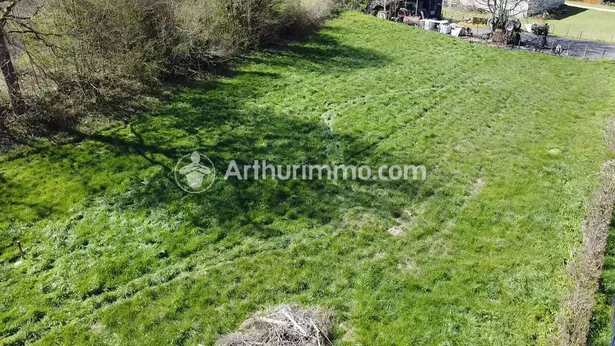 Terrain à SAINT-ASTIER