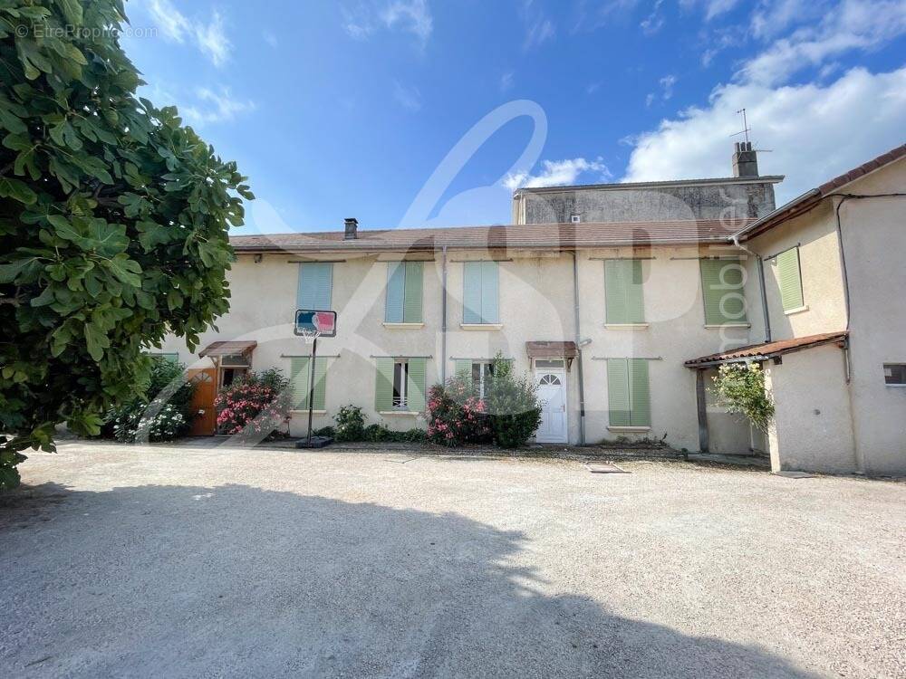 Immeuble (10 logements) - Appartement à FONTAINE