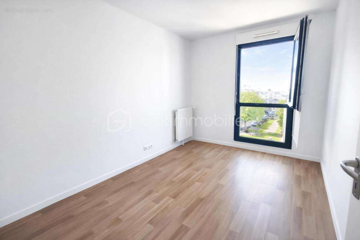 Secteur Résidentiel Ligne 7 Fort d'Aubervilliers , dans un immeuble de 2016  : Un appartement  de 5 pièces en parfait état avec  - photo 11
