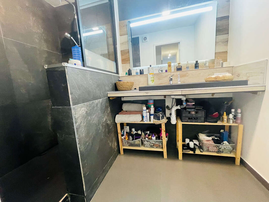 Appartement à PORT-DE-BOUC