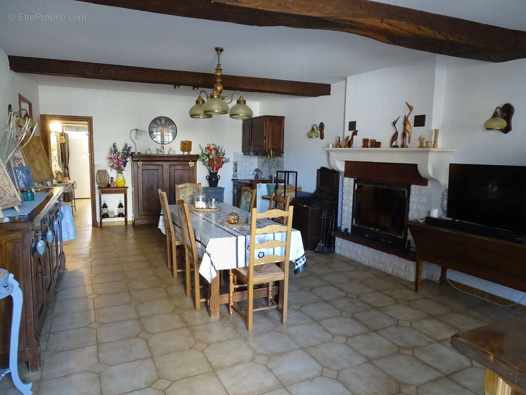 Maison à MONTIGNY-SUR-AUBE