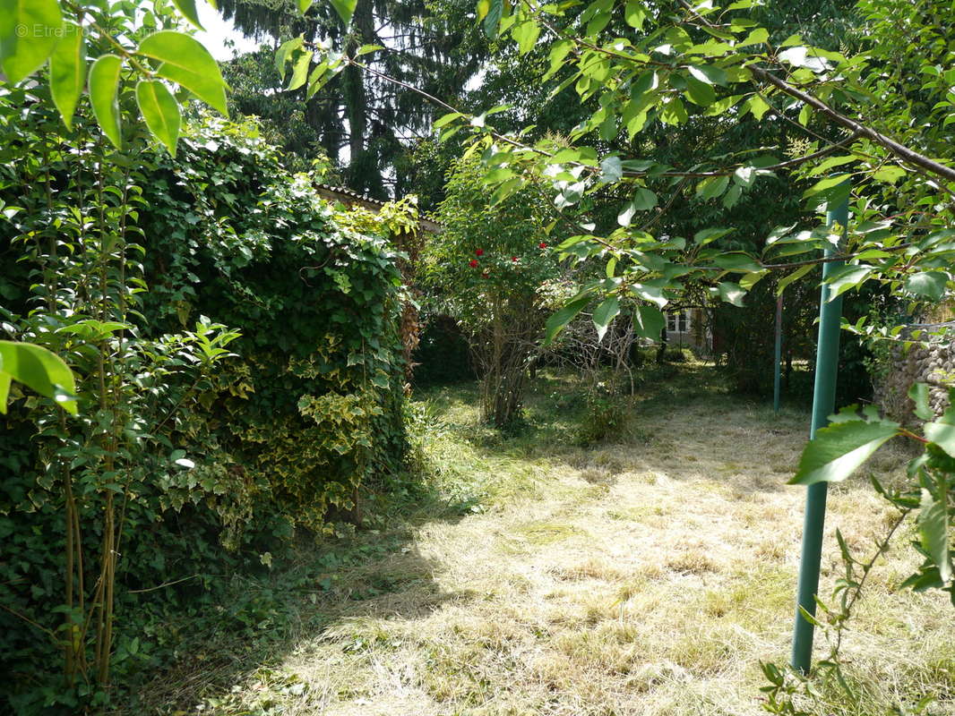 T2 RdC 49 m2 + Terrasse 16 m2 + Jardin 270 m2 + 2 Cabanons - photo 18