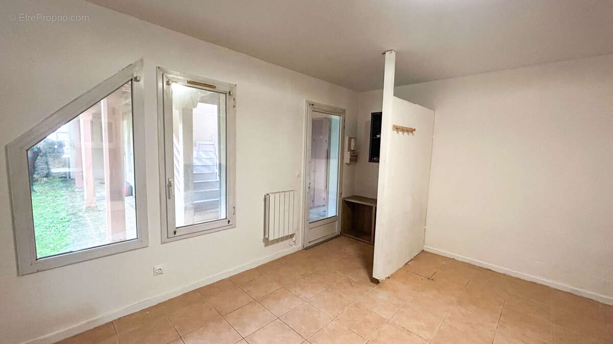 Appartement à LE COUDRAY-MONTCEAUX