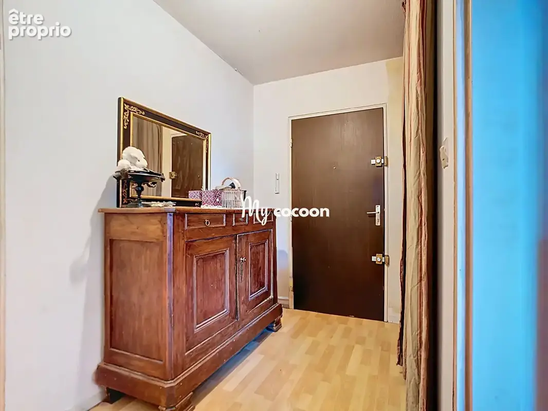 Lyon 7 - T3 - 71 m² - Balcon Parking - photo 7