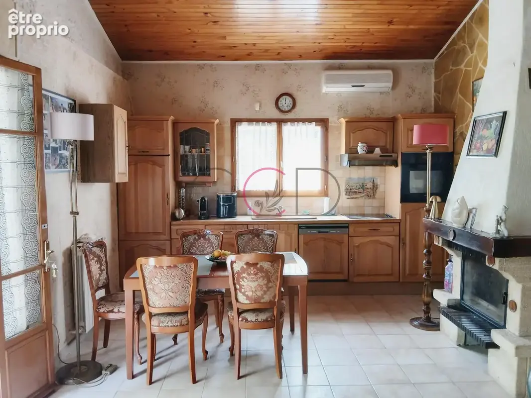 Maison sur 1200 m2 de terrain NANS LES PINS - photo 4