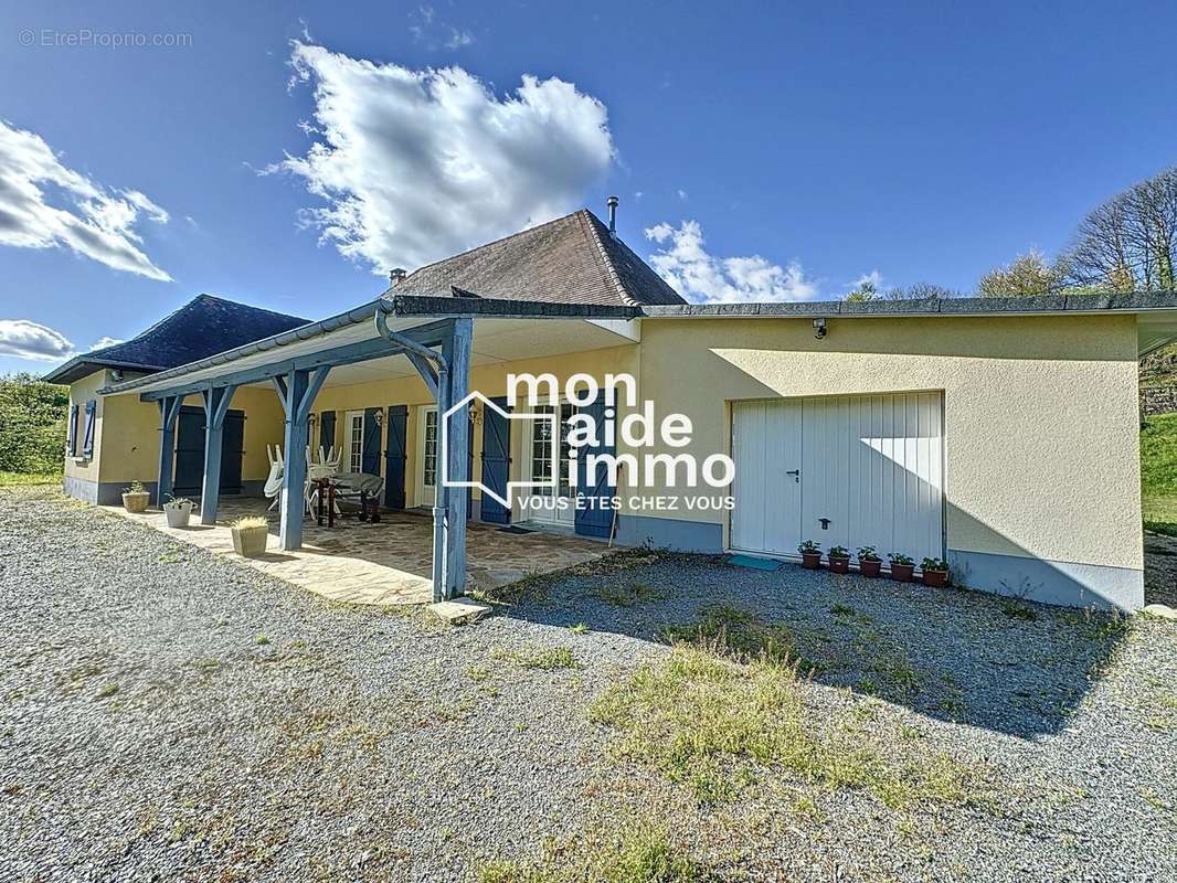 Maison à SAINT-PIERRE-DE-FRUGIE