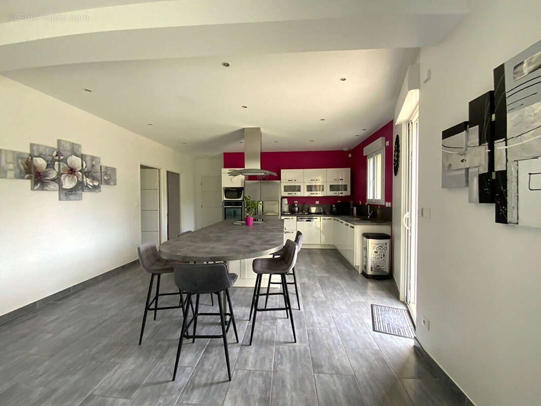 Maison à MONTAULIN
