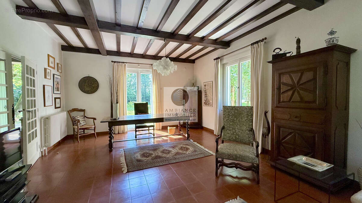 Maison à MONTELIER