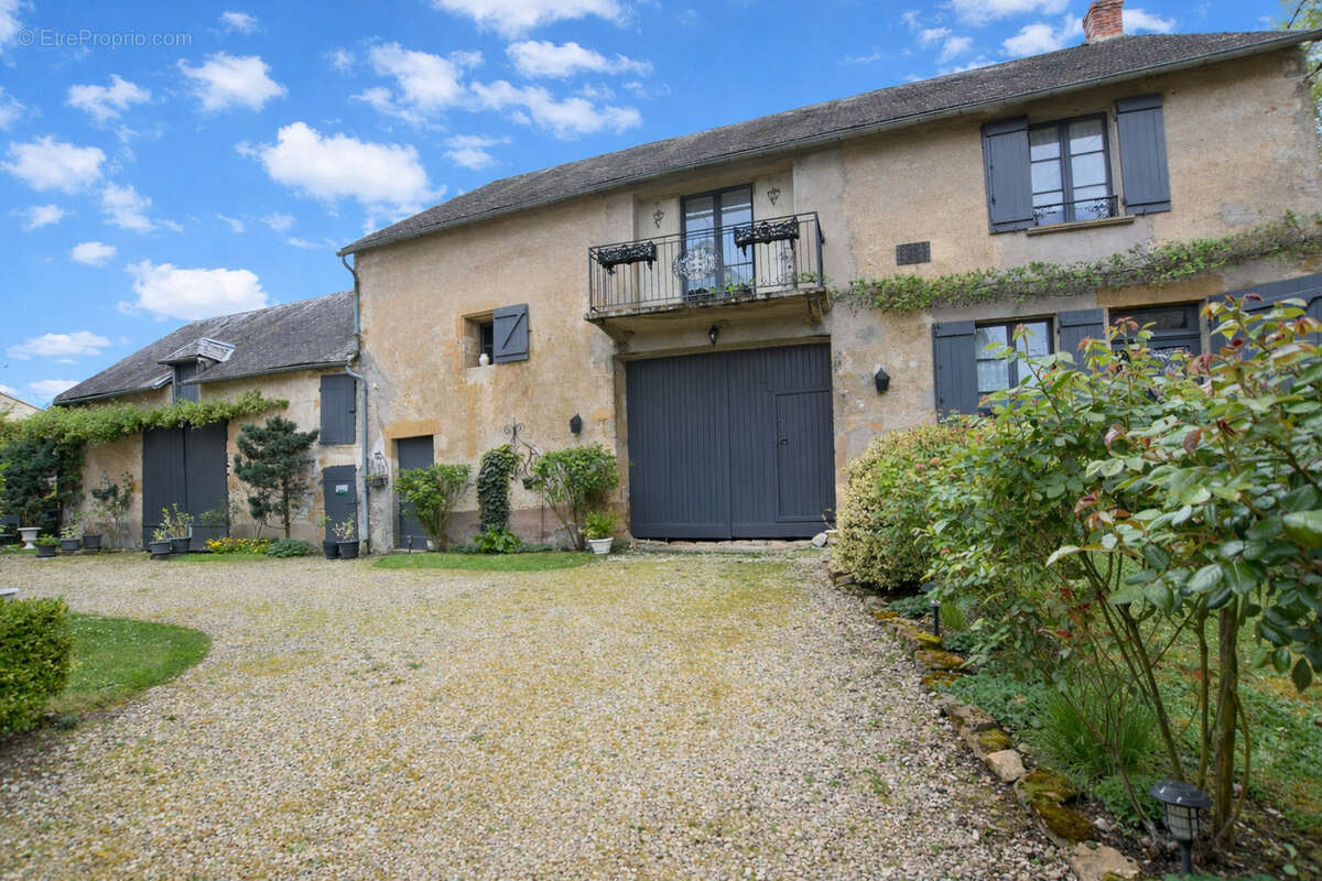 Maison à NEUFFONTAINES