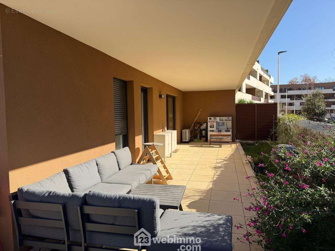 Grande terrasse de 60m² + jardin 12m² - Appartement à CASTRIES