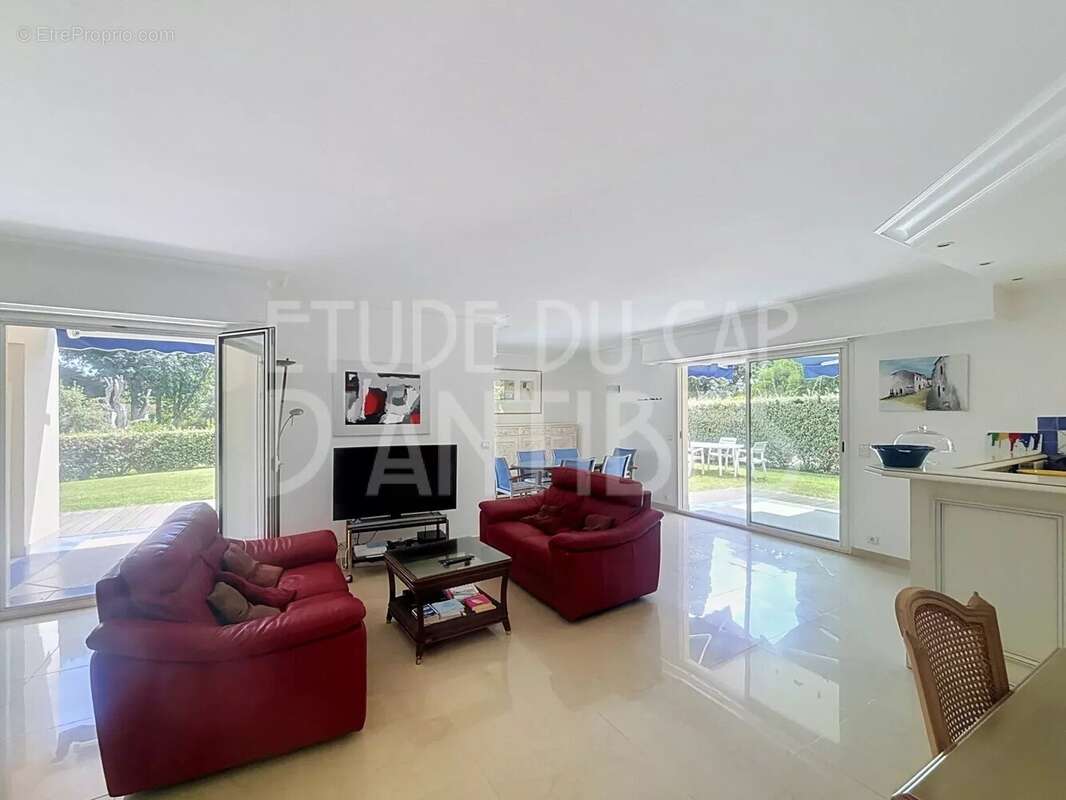 Appartement de standing dans résidence avec piscine. 2 chambres - 2 bains. Orée du Cap d'Antibes - photo 4