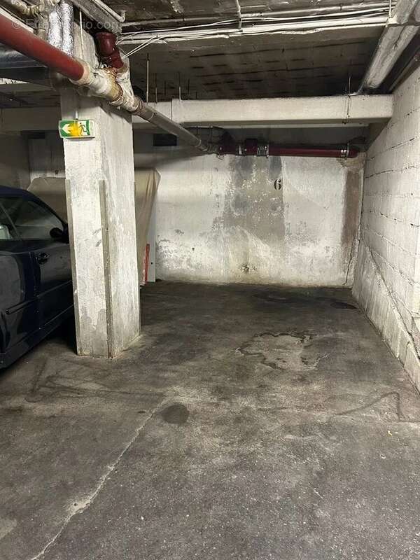 Parking à PARIS-16E