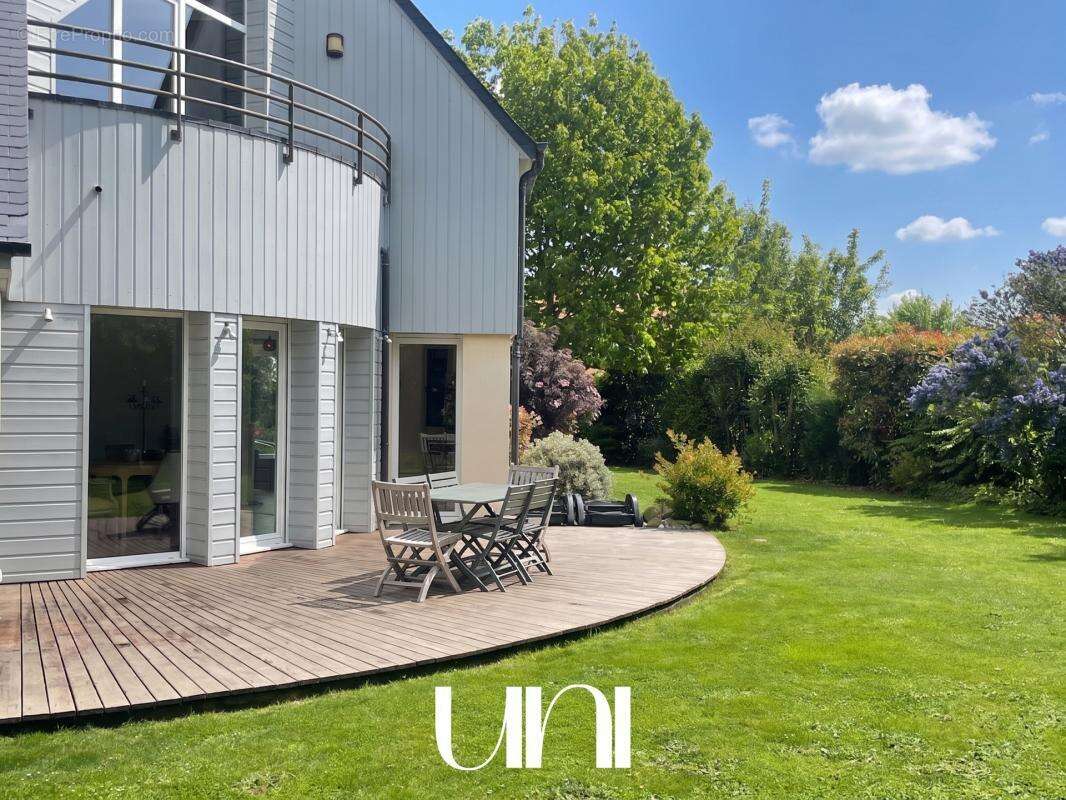 Maison 6 pièces de 210m2 avec double garage - PERIERS-SUR-LE-DAN - photo 15