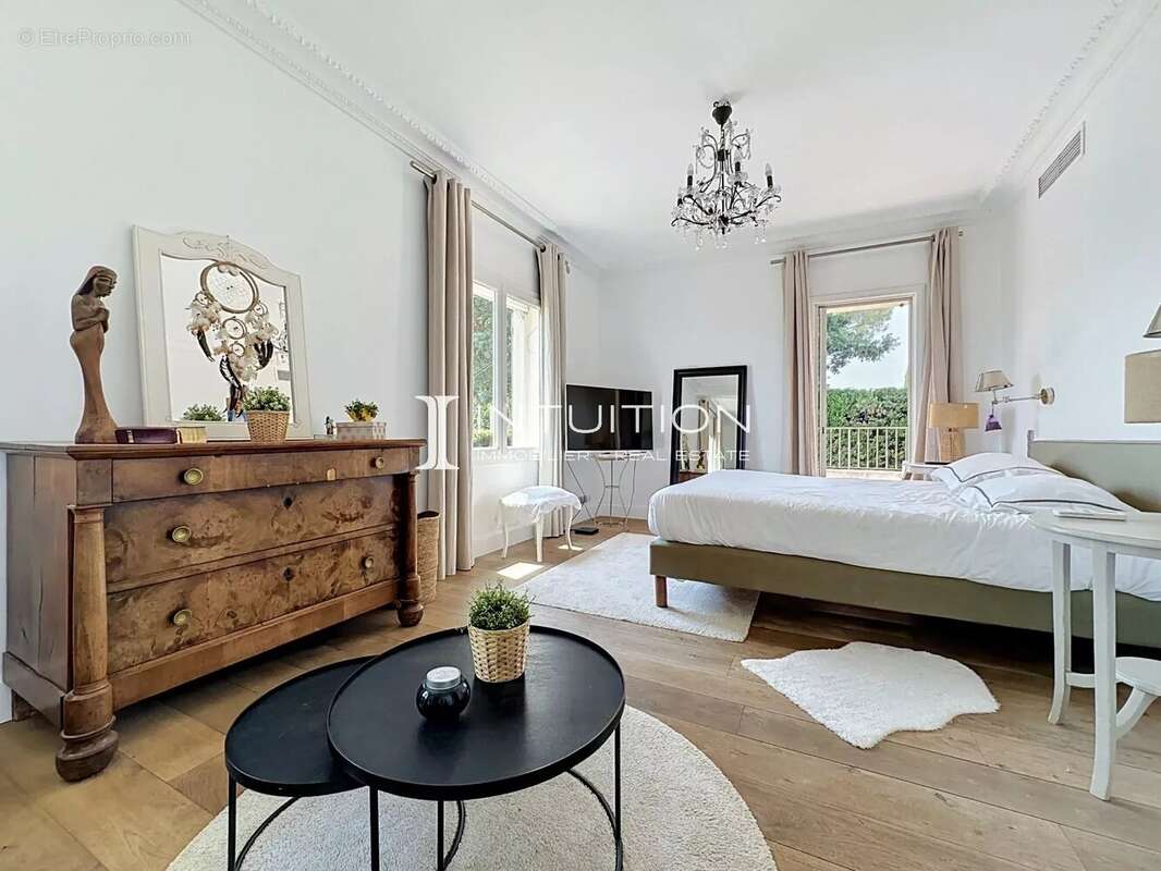 Mougins - Les Colles : Authentique villa de charme avec piscine - photo 15