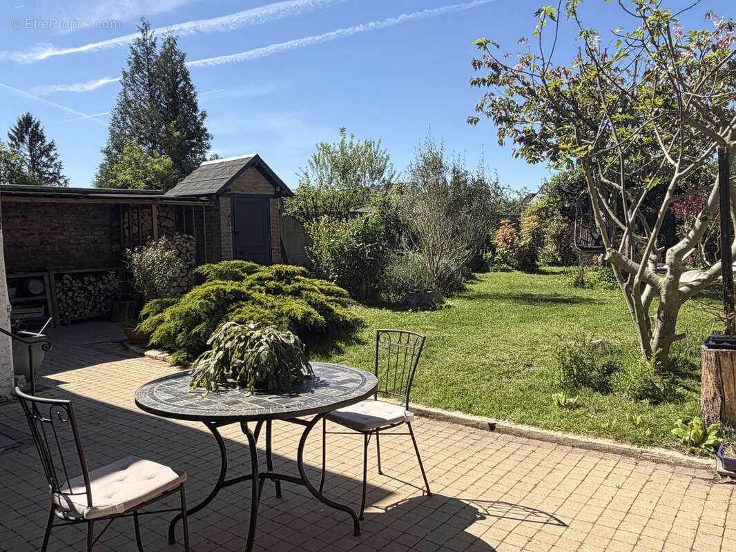 En exclusivite sur la commune de flixecourt : superbe maison de maitre de 160 m2 avec beau jardin arboré - photo 6