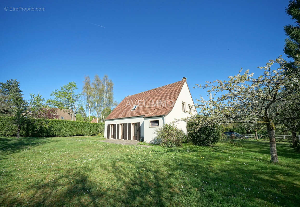 Maison à LA QUEUE-LES-YVELINES