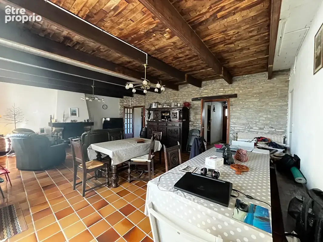 A VENDRE A SAINT-YVI - Ancienne ferme avec deux habitations, dépendances et plus de 6 000 m² de terrain - photo 5