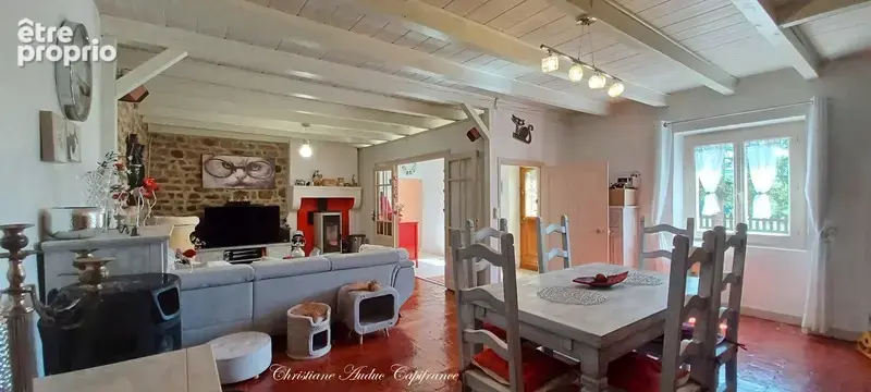 Charolles à 5 minutes, Maison en pierres, rénovée, de 128 m² avec grange attenante aménageable, sur terrain de 2 357 m² - photo 9
