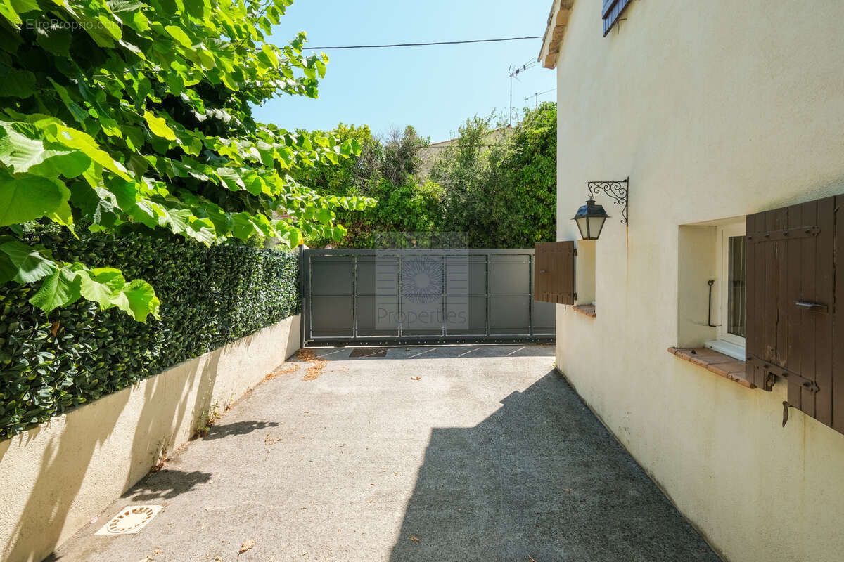 CHARME et CALME ABSOLU - MAISON 156m2 - Saint-Laurent-du-Var - photo 25