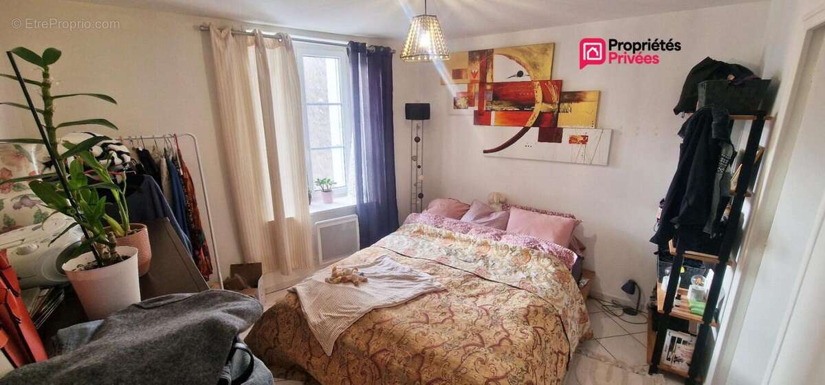 Immeuble de rapport - 90 m² - 4 pièces - local commercial et appartement T2 - photo 10