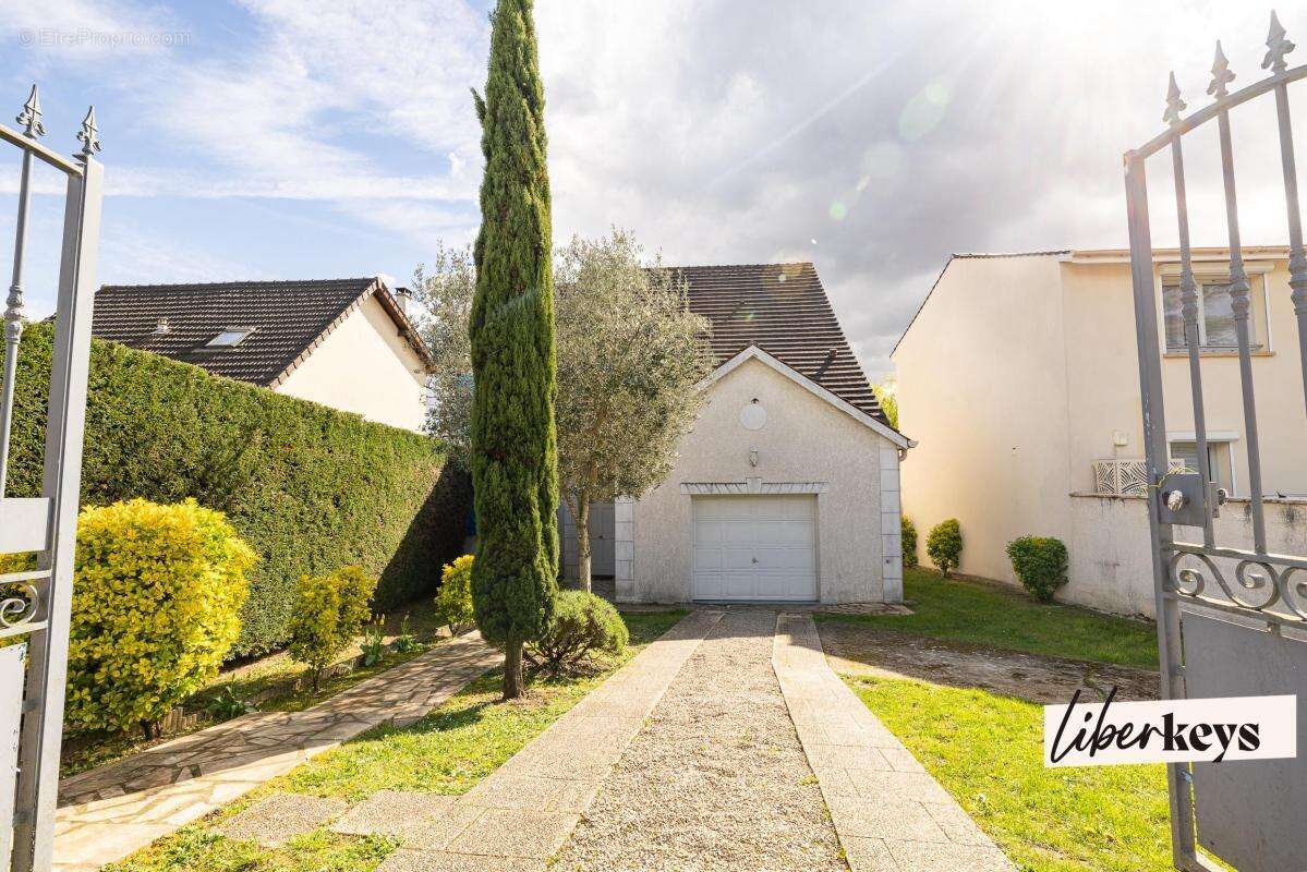 Maison à LA VILLE-DU-BOIS