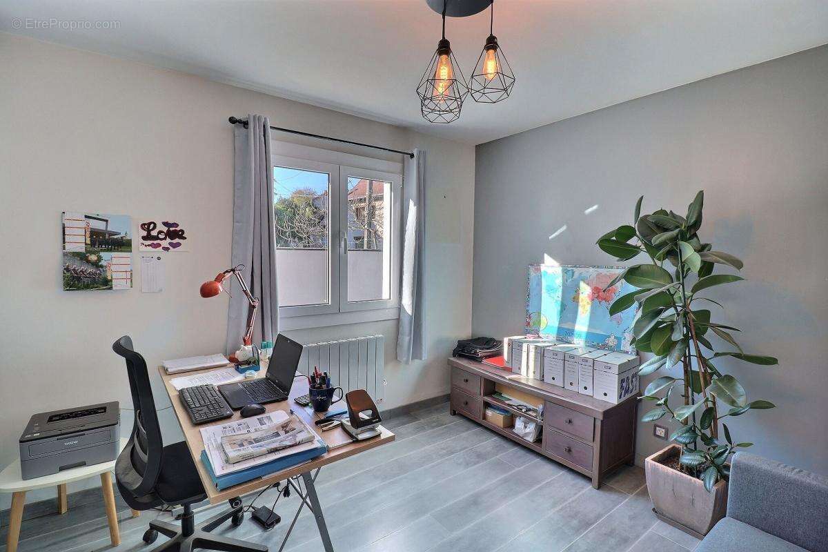 Maison à VEZERONCE-CURTIN