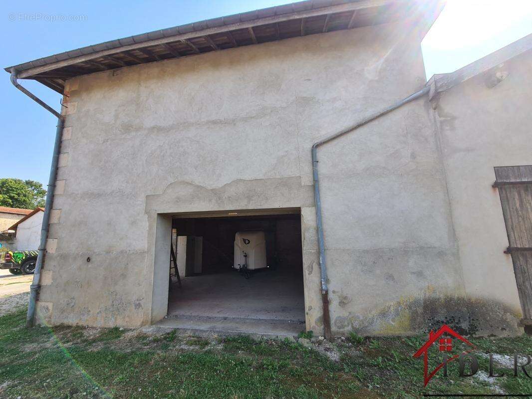 Garage de 130m2 - photo 2