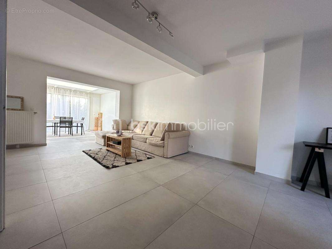 Maison à SAVIGNY-LE-TEMPLE