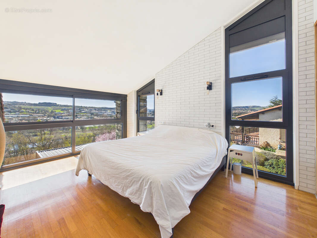 Maison à BRIVES-CHARENSAC