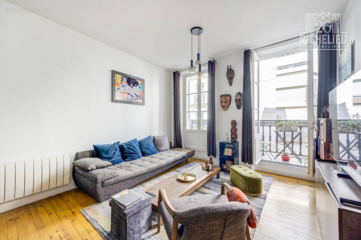 Appartement à PARIS-1E