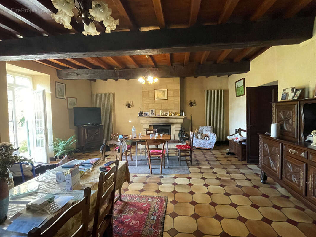 Maison à MONTPEYROUX
