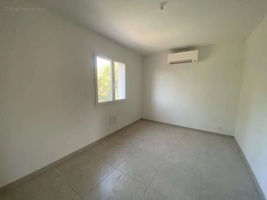 Villa de type 4 neuve sur 2544m² de terrain clos à Saint-Maximin - photo 8