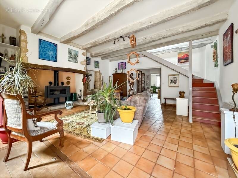 Maison de ville, Villefranche du Périgord, 140m2, totalement rénovée et meublée, cave voutée. Idéal résidence secondaire ou loca - photo 2