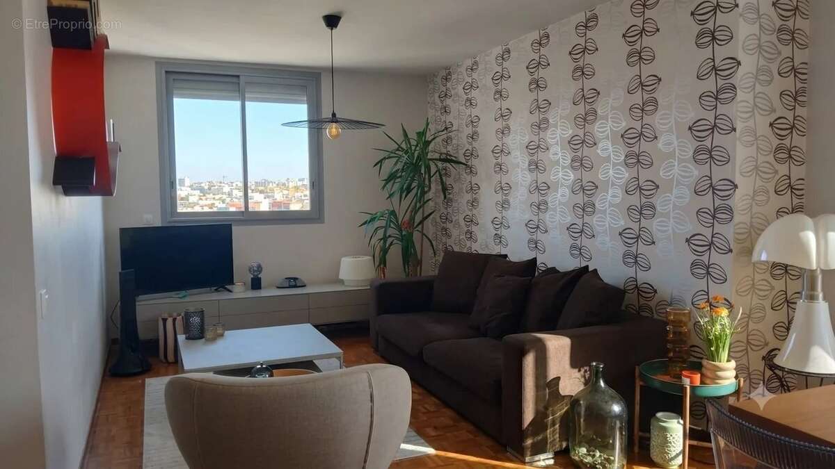 T3/t4 traversant de 87 m²  allée des pins– vue panoramique mer et collines – grand balcon – cave - photo 4