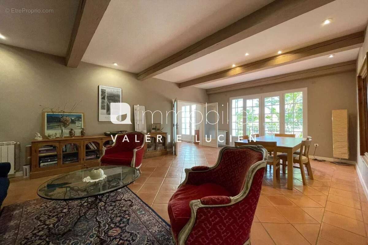 Maison à FONTVIEILLE