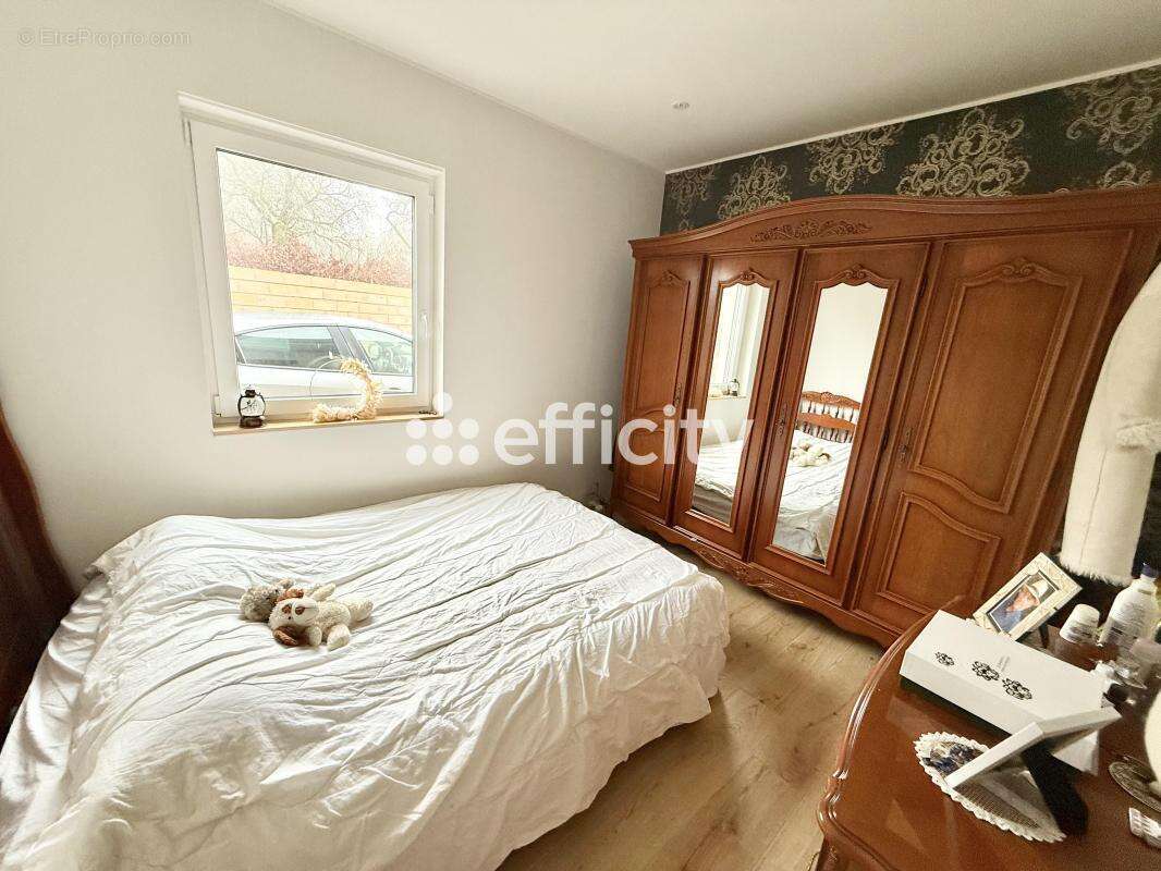 Maison à VIVIERS-SUR-CHIERS