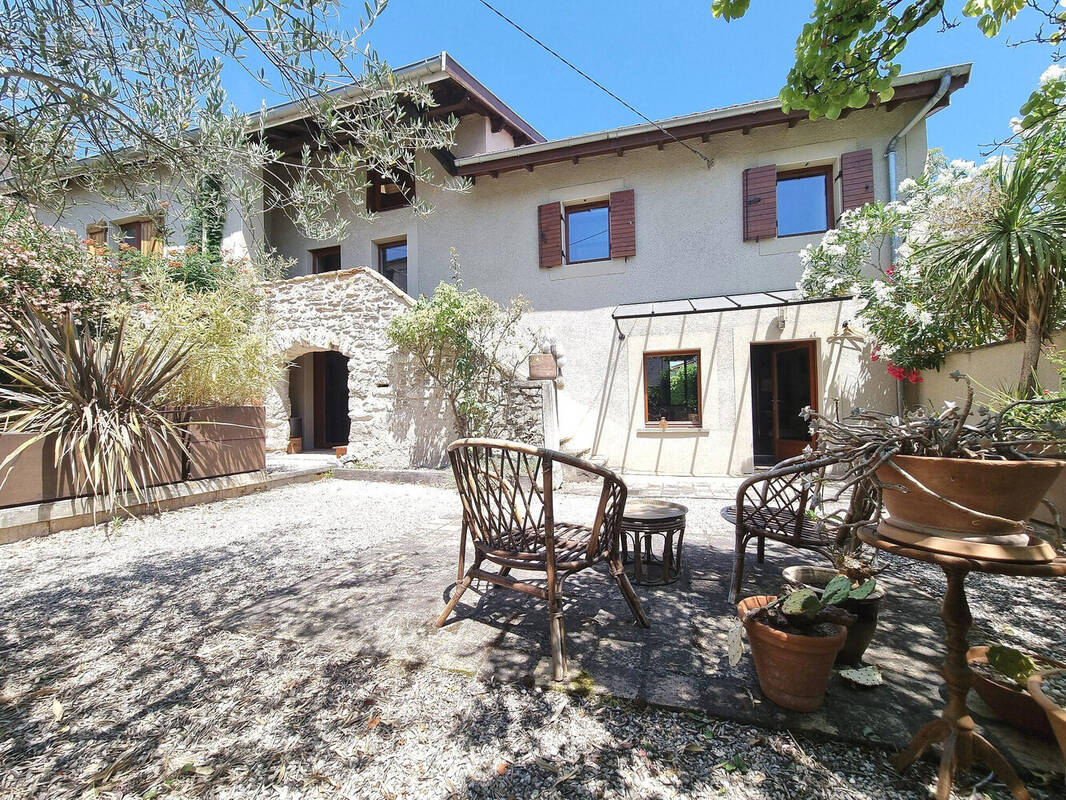 Maison à SAINT-GENIS-LES-OLLIERES