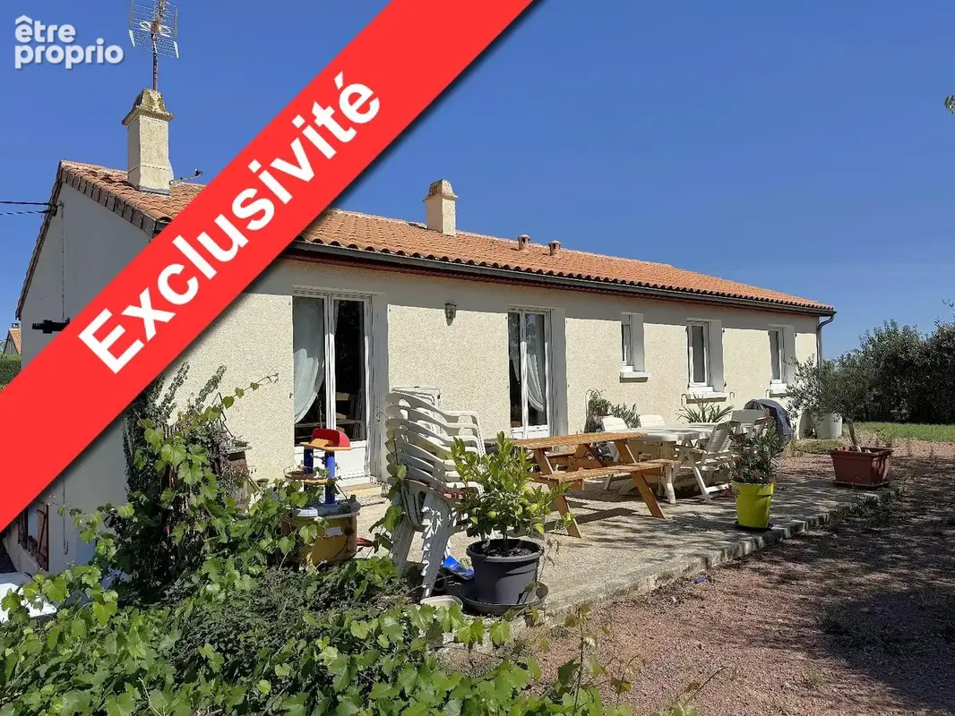   - Maison à TAIZE