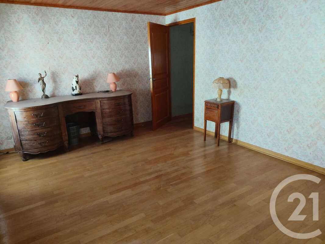 Maison 207 m² à Lormes  - photo 2