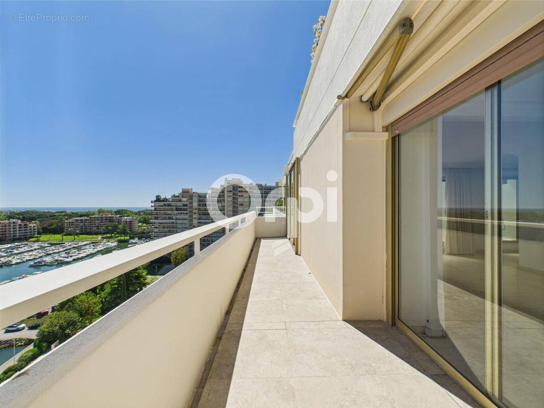 Appartement à MANDELIEU-LA-NAPOULE