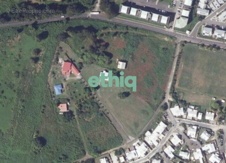 Terrain à CAPESTERRE-BELLE-EAU