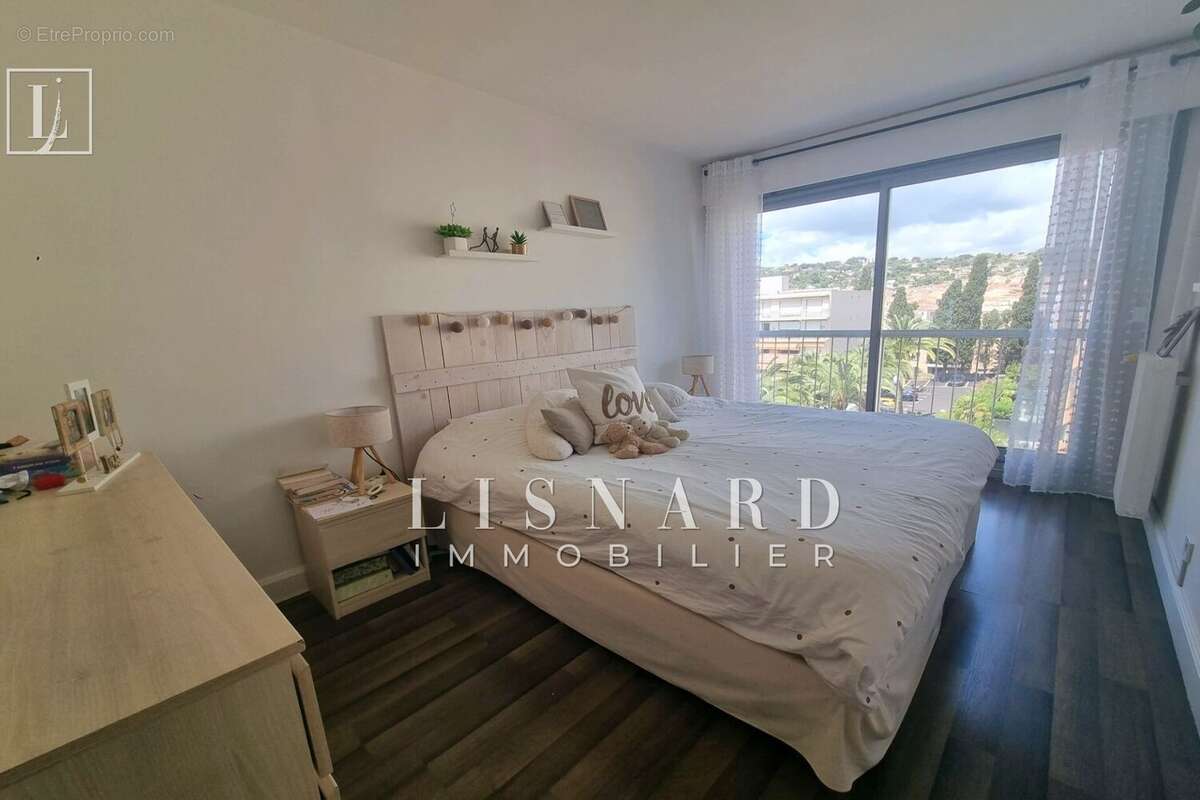 Appartement à VALLAURIS
