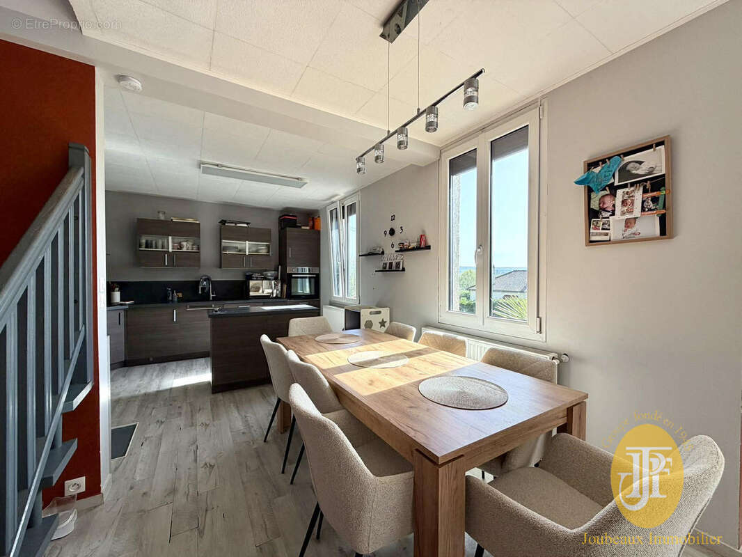 Maison à LA CHAPELLE-REANVILLE