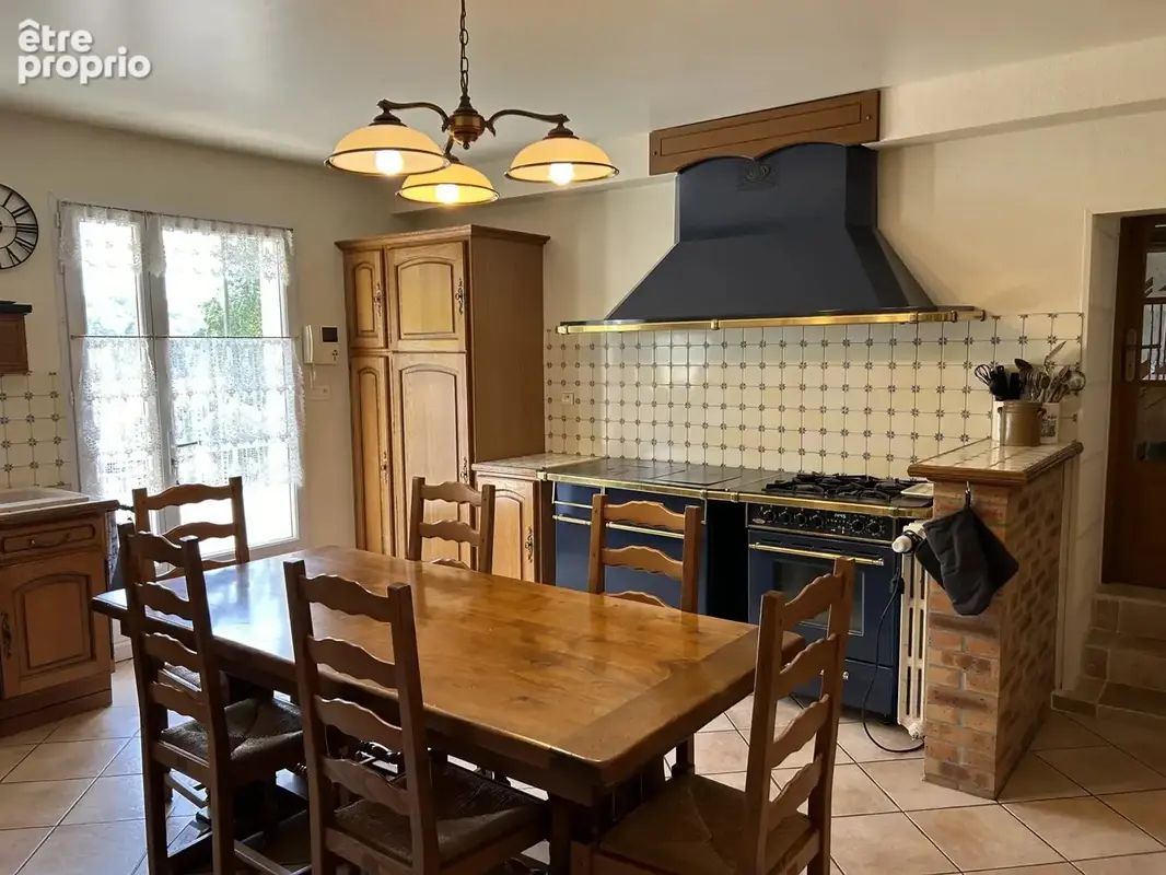 Maison rénové de 4 chambres avec garage pour 3 voitures, dépendances sur 1,3 ha - photo 3