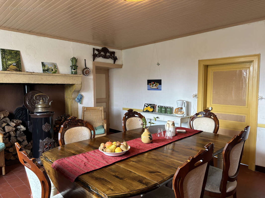 Maison à VICQ-EXEMPLET