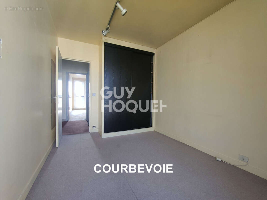 Appartement à COURBEVOIE