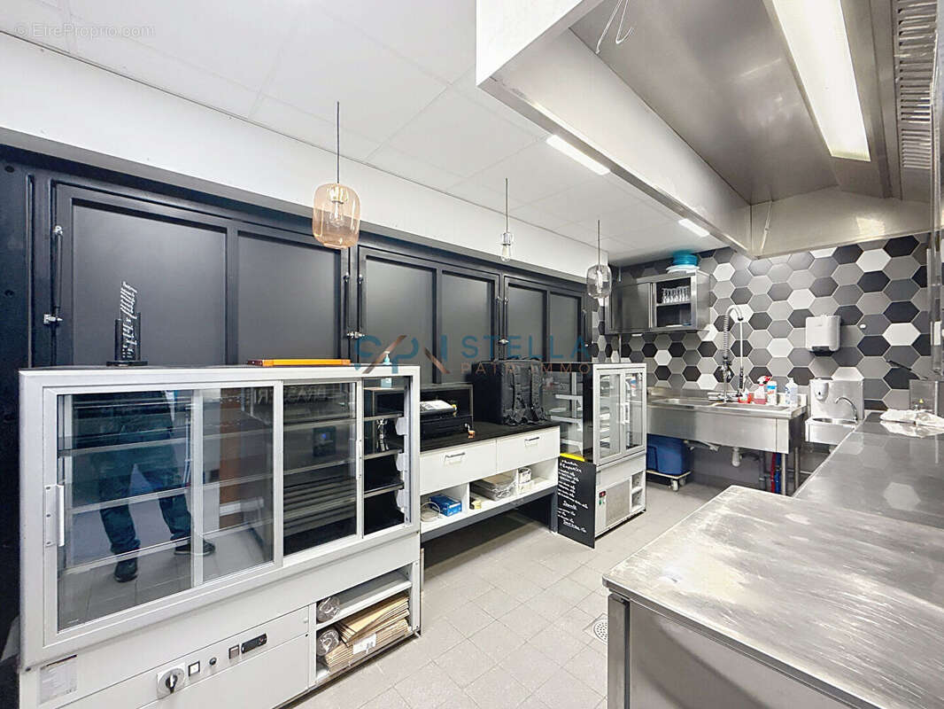 Commerce à SARROLA-CARCOPINO