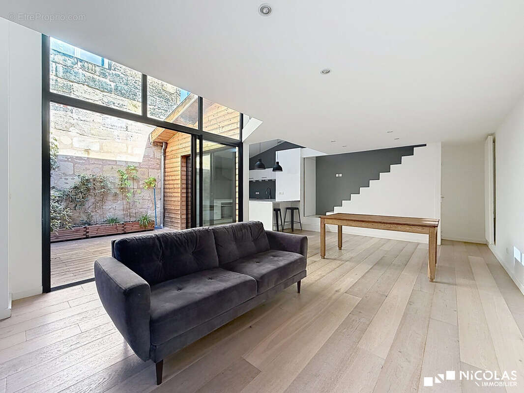 Appartement 81 m² à Bordeaux  - photo 2